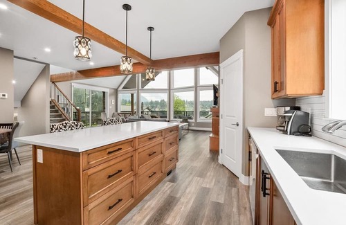 Hope Casa | Escape to Serenity: Lake Retreat with Majestic Mountain Views!