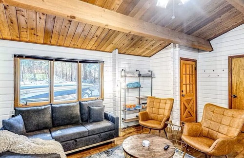Cedar Ridge Cabina | Rollins Lake Getaway. 5 minutes to the lake! Great getaway for the family!