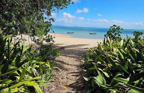 Cape Gloucester Casa | UNIT 1 SUNSET BEACH BUNGALOWS CAPE GLOUCESTER, ABSOLUTE BEACH FRONT
