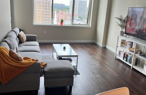 Ironbound District Apartamento | Glamorous 1BR Near Prudential Center - 7 Min Walk