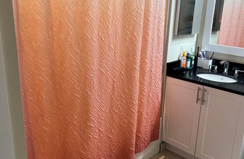 Ironbound District Apartamento | Glamorous 1BR Near Prudential Center - 7 Min Walk