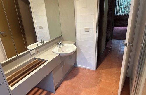 Ringwood Casa | Architect designed large 3/4 bedroom home in a private court close to Eastland