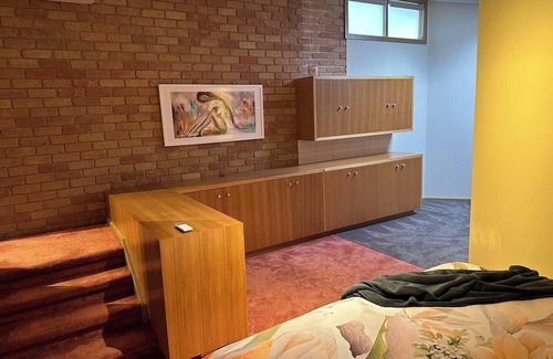 Ringwood Casa | Architect designed large 3/4 bedroom home in a private court close to Eastland