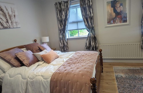 Westport Cabaña | Stunning Town house located in the heart of Westport Quay