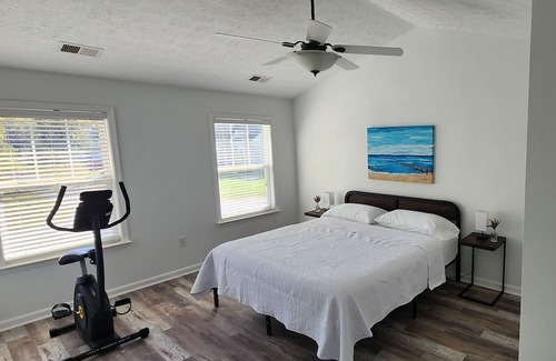 Issue Casa | Hideaway at Colonial Beach You can relax quiet hood just 5 Minutes to the Beach.
