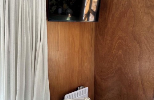 Clyde Apartamento | Pyke Cottage. Cosy, comfortable studio unit, walking distance to town centre