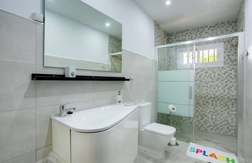 La Gaspara Casa | Holiday Home 'Chalet Calancha' with Mountain View, Wi-Fi and Air Conditioning