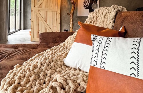 Marloth Park Villa | Shongololo Africa Bush Villa with free roaming animals close the Kruger Park.