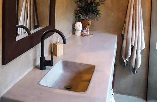 Marloth Park Villa | Shongololo Africa Bush Villa with free roaming animals close the Kruger Park.