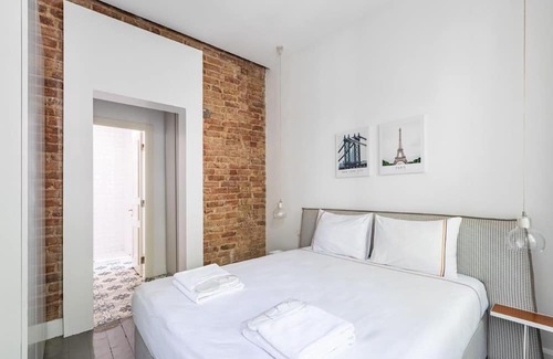 Pera Apartamento | Welcome to our cool new stylish 2-bedroom, 2-bathroom home nestled in the vibrant heart of Şişhane