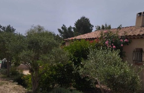 Rocbaron Apartamento | Joli Studio Avec Piscine Plein de Charme en Provence Verte !