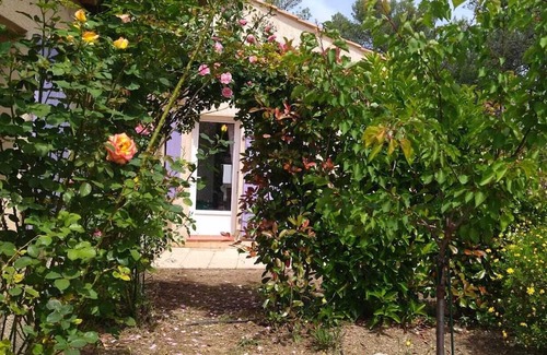 Rocbaron Apartamento | Joli Studio Avec Piscine Plein de Charme en Provence Verte !