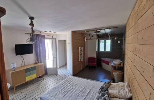 Rocbaron Apartamento | Joli Studio Avec Piscine Plein de Charme en Provence Verte !