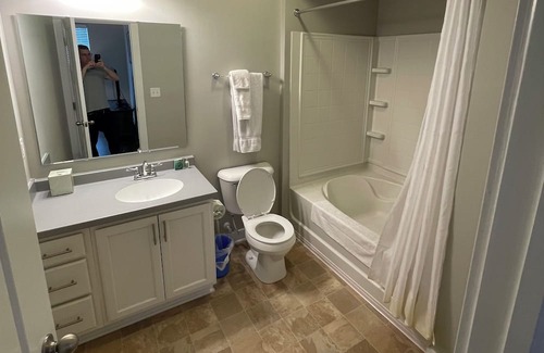 Carmel Apartamento | Carmel Apt! 729 square feet!