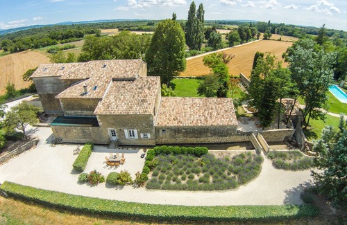 Colonzelle Cabaña | Cottage 'Ecurie' with Shared Pool, Private Terrace and Wi-Fi