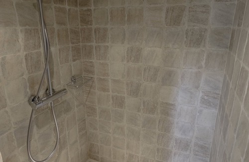 Colonzelle Cabaña | Cottage 'Ecurie' with Shared Pool, Private Terrace and Wi-Fi