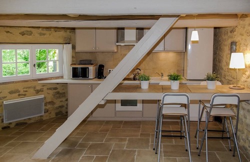 Colonzelle Cabaña | Cottage 'Ecurie' with Shared Pool, Private Terrace and Wi-Fi