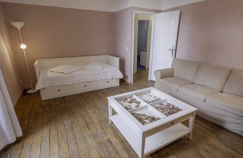 Colonzelle Cabaña | Cottage 'Est' with Shared Pool, Private Terrace and Wi-Fi