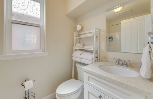 Oregon Coast Cabaña | Oceanfront Yachats Cottage w/ View & Beach Access!