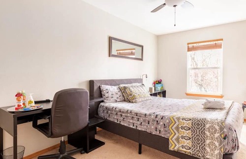 North Creek Casa | Cozy king bed with private bath & free parking Bothell