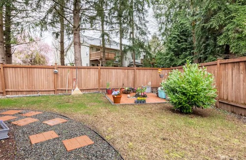 North Creek Casa | Cozy king bed with private bath & free parking Bothell