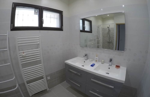 Roquevaire Casa | Maison Climatisée 6 Pers, Piscine et vue Garlaban