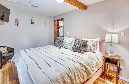 Craig Beach Cabaña | Romantic Getaway by the Lake!