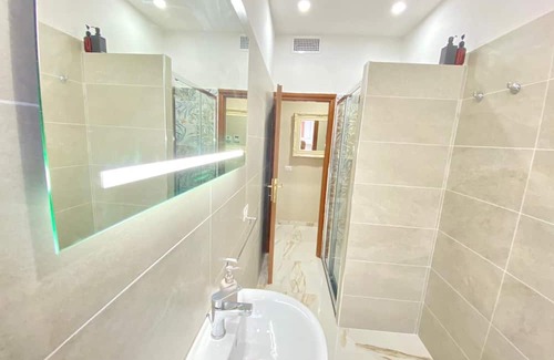 Milan Apartamento | Modern, between Metro and Linate Airport