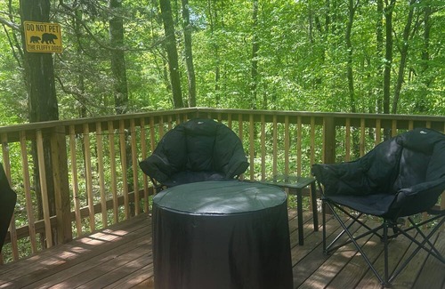 Big Rock Cabina | A Cozy cabin only mins to Clarksville tn