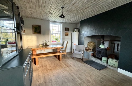 Kilkeedy Otro | Traditional Farmhouse in the heart of the Burren National Park. Pet friendly.