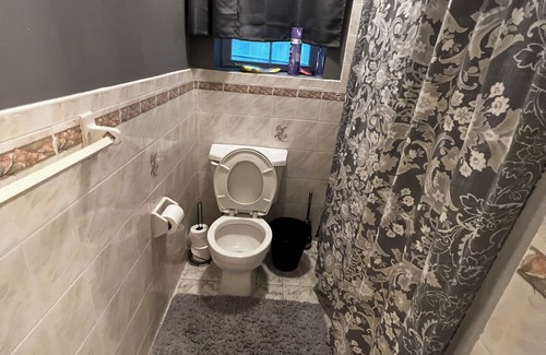 Forest Hill Apartamento | Minutes away from branch brook park and 15 minutes away from Newark airport.