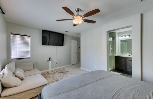 Las Vegas Casa | 4 Story Desert Oasis 15 mins from Las Vegas strip