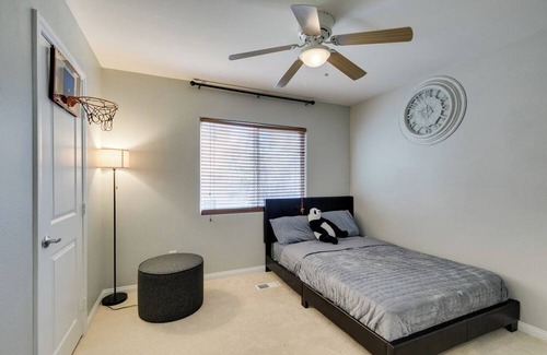 Las Vegas Casa | 4 Story Desert Oasis 15 mins from Las Vegas strip