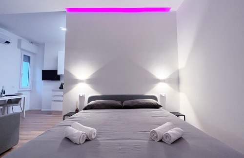 Precotto Apartamento | Apartment 'Led House Luxury' with Wi-Fi and Air Conditioning