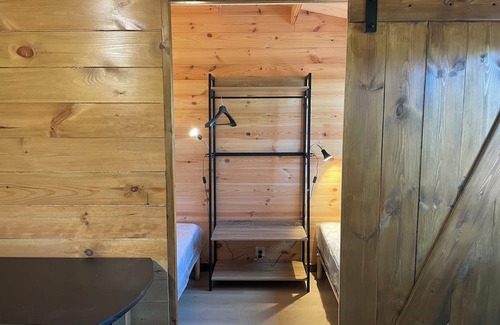 Parigne-lʼEveque Chalet De Esquí | Chalet 4 Personnes sur un Terrain de 16 000 m2 Arboré