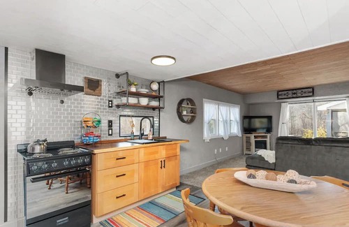 Decatur Casa | Big Run Hideaway with Hot Tub
