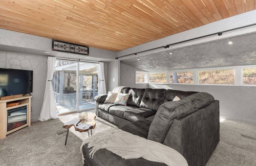 Decatur Casa | Big Run Hideaway with Hot Tub