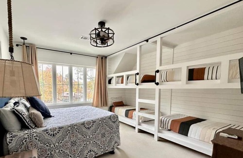 Dadeville Casa | Gorgeous Home on Lake Martin! 40 Minutes from Auburn! 🦅