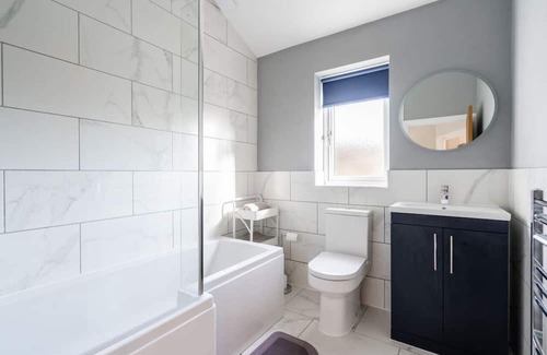 Cleeve Casa | The Oak View:Haven Retreat Bristol in Countryside