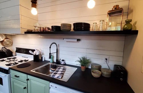 Lebanon Casa | Charming historic duplex within walking distance of quaint downtown attractions