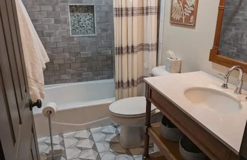 Lebanon Casa | Charming historic duplex within walking distance of quaint downtown attractions