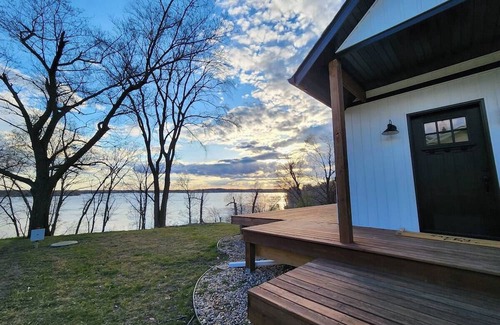 Faribault Cabina | Lake house with stunning views of Roberds Lake year round!
