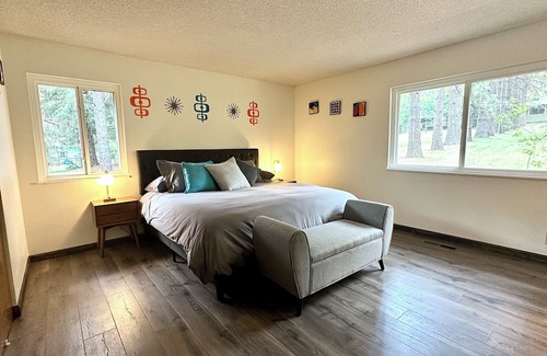 Douglas City Casa | RETRO RIVER RETREAT