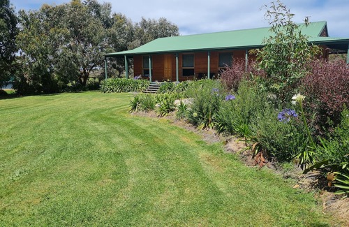 Marengo Casa | Private Retreat. Set on 1 acre. 5 min walk to the beach. Pet friendly!