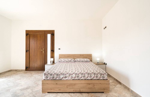 Loculi Apartamento | Studio Apartment 'Appartamento 2' with Mountain View, Wi-Fi and Air Conditioning
