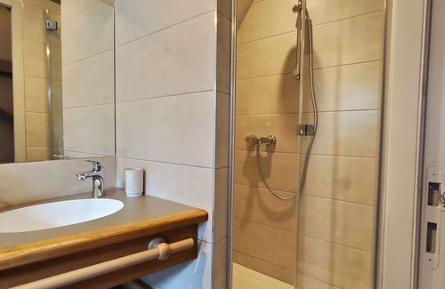 Monestier-de-Clermont Apartamento | Cosy, superbly equipped 40m2 studio, 15 minutes from the Himalayan footbridges.