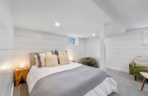 Marblehead Cabaña | The Sunset - A cozy, seaside cottage in historic Marblehead MA