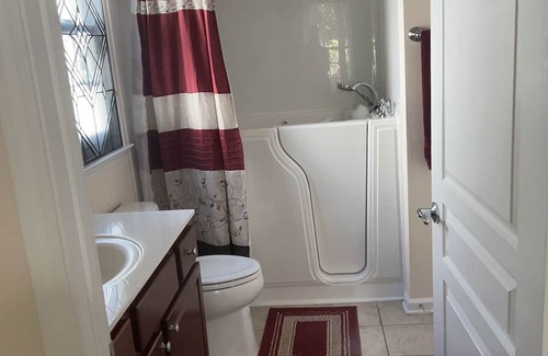 Flowery Branch Casa | Private bedroom/bath in my home. Gated comm. next to NE GA Med. Ctr-Braselton