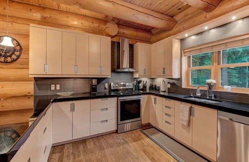 Gore Casa | Fiddler Lake Resort: Lake Access, Private Jacuzzi