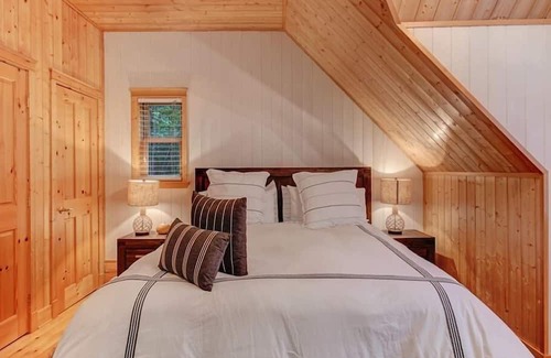 Gore Casa | Fiddler Lake Resort: Lake Access, Private Jacuzzi